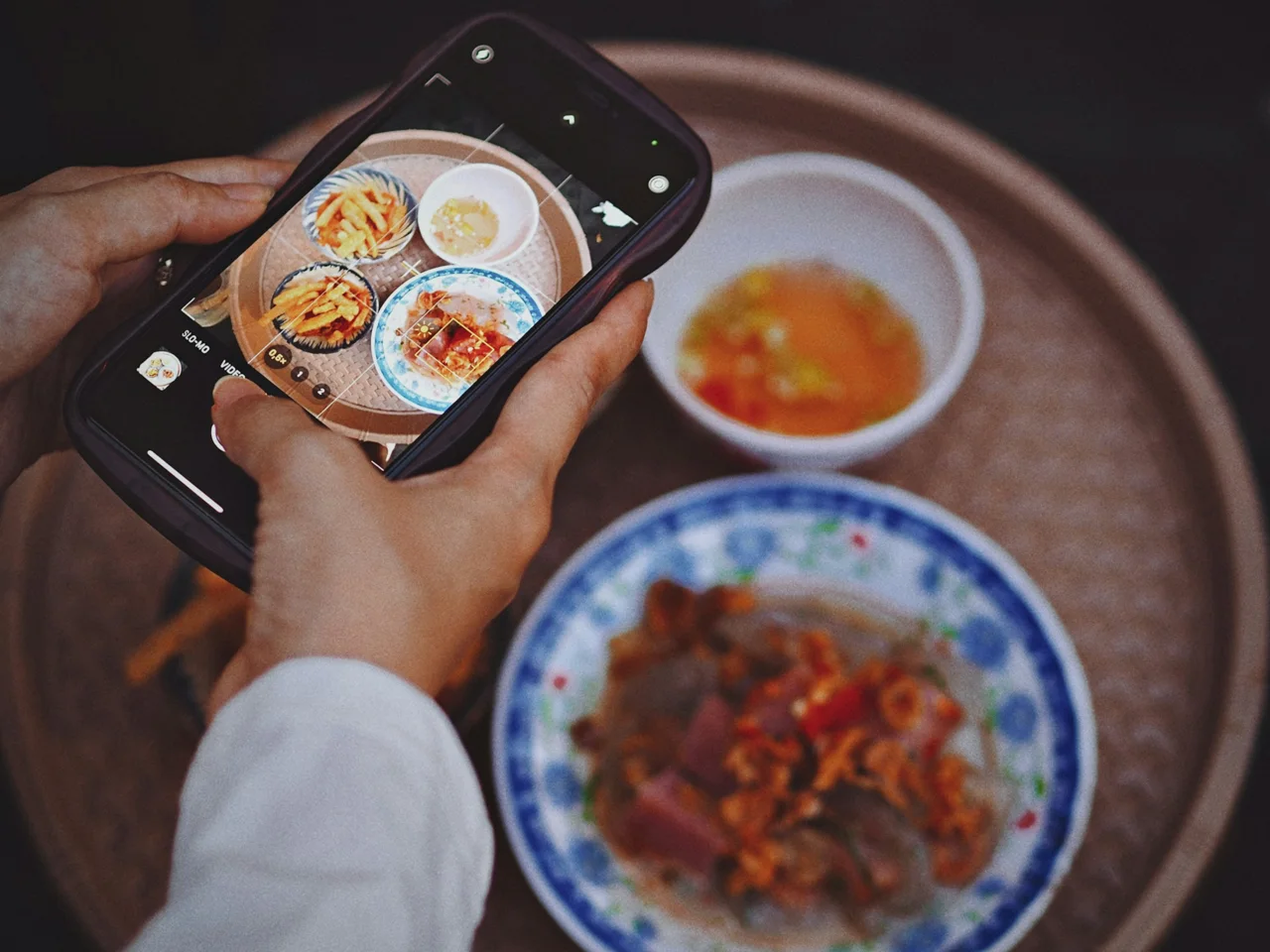 Creazione di contenuti social: fotografia di un piatto